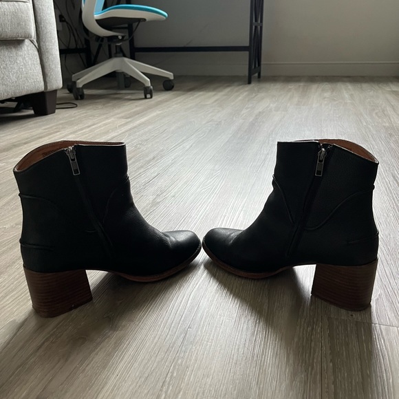 Ugg Black Booties - Picture 4 of 5